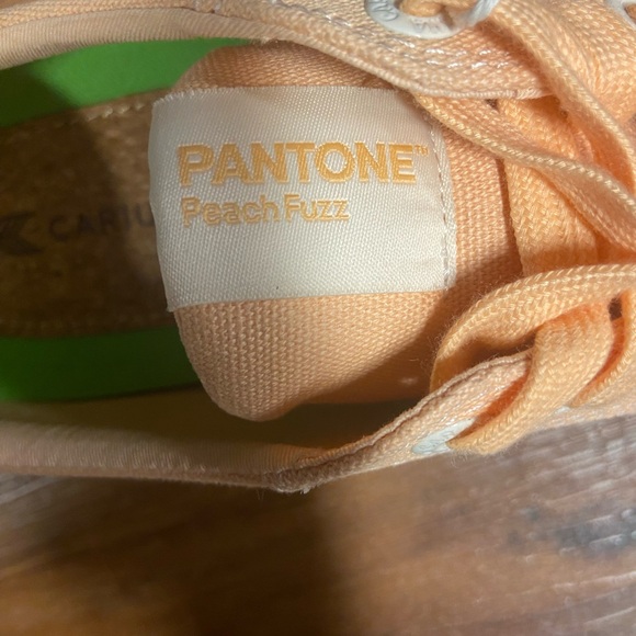 8.5 Cariuma OCA Low Pantone Canvas Contrast Thread Sneaker Peach Fuzz W8.5 M7 🔖 - Picture 8 of 9